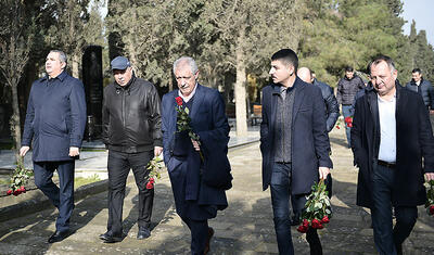 AFFA mənsubları Tofiq Bəhramovun məzarını ziyarət etdi -