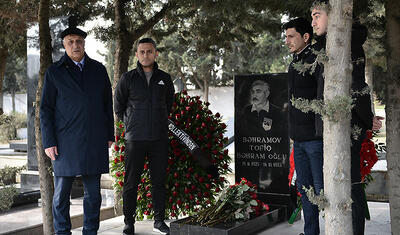 AFFA mənsubları Tofiq Bəhramovun məzarını ziyarət etdi -