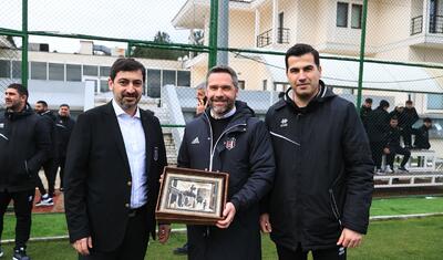 "Neftçi"nin funksioneri Sulşerlə bir arada, futbolçular "Beşiktaş"ın məşqində -