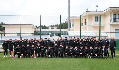 "Neftçi"nin funksioneri Sulşerlə bir arada, futbolçular "Beşiktaş"ın məşqində -