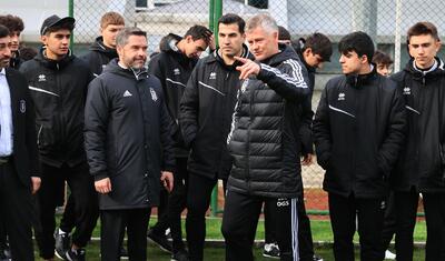 "Neftçi"nin funksioneri Sulşerlə bir arada, futbolçular "Beşiktaş"ın məşqində -
