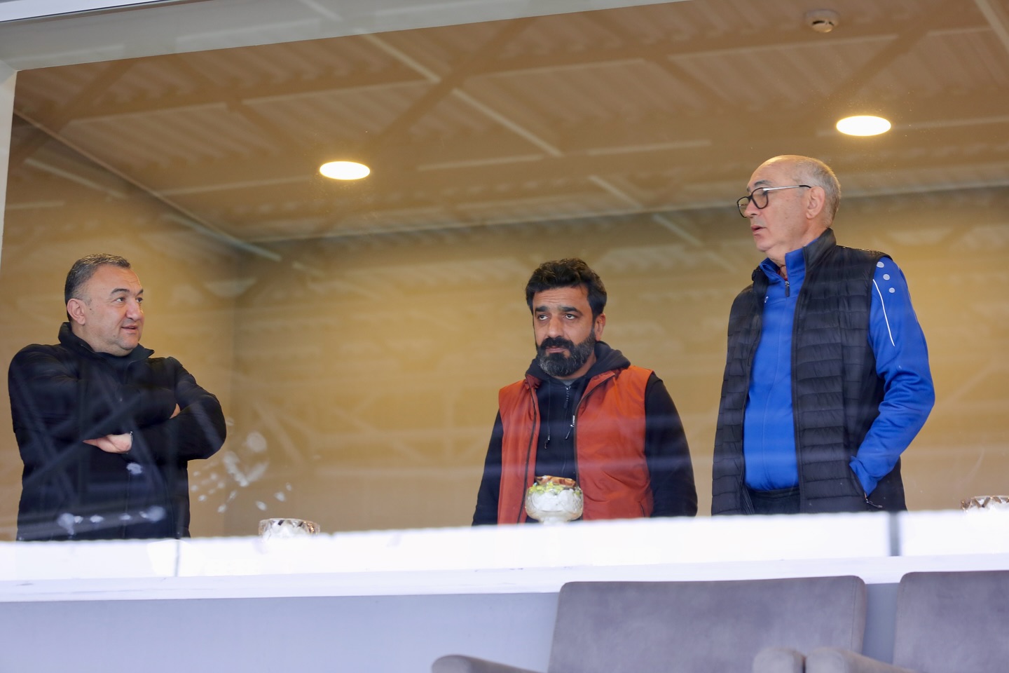 Görün də... Bu qədər pulun havaya sovrulmasına etiraz etdi, başına iş açdı!