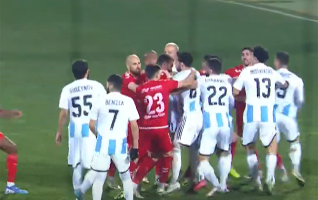 “Qarabağ”ın oyununda kütləvi əlbəyaxa dava – QALMAQALLI VİDEO