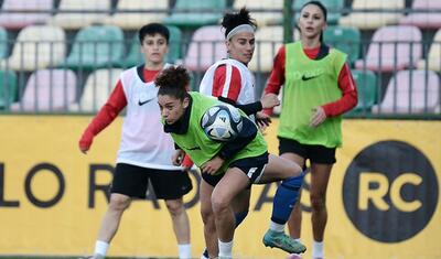 Azərbaycanın futbolçu qızları Baltika sahillərində -