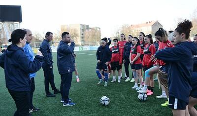 Azərbaycanın futbolçu qızları Baltika sahillərində -