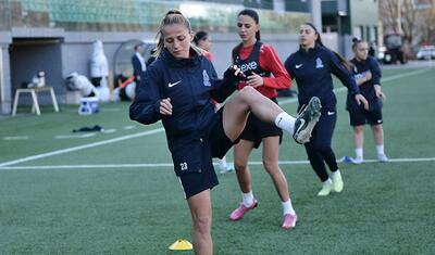 Azərbaycanın futbolçu qızları Baltika sahillərində -