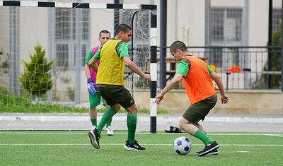 Azərbaycanda məıhkumlara futbol dərsi keçən məşqçi kimdir? -