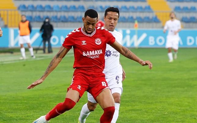 "Neftçi" və "Turan" təklif göndərdi, maaşını artırdılar, qaldı