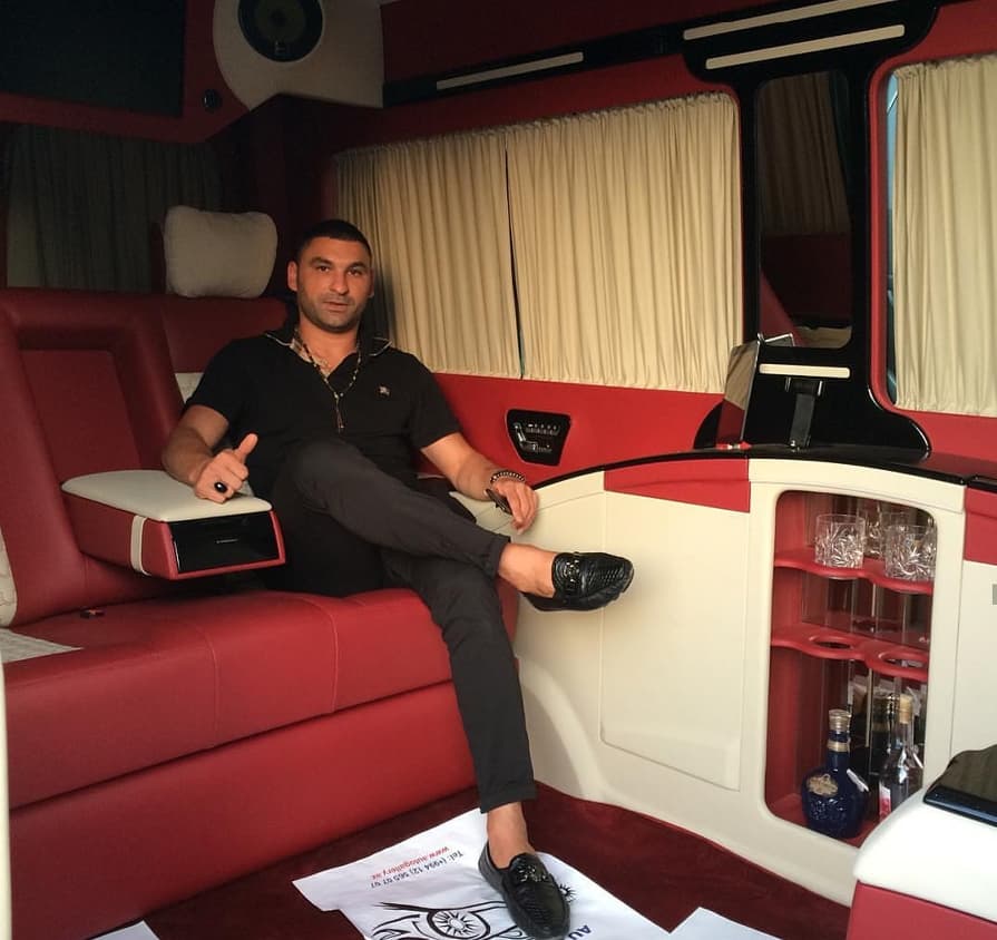 Azərbaycanın tanınmış futbolçusu subaylığın daşını atır - FOTO