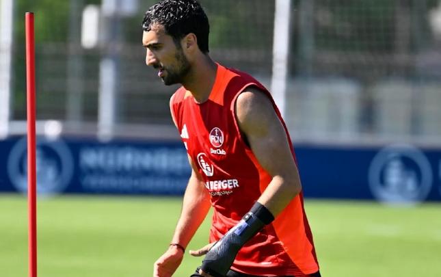 Mahir Emreli qoluna qoruyucu şin bağlayandan sonra... FOTOLAR