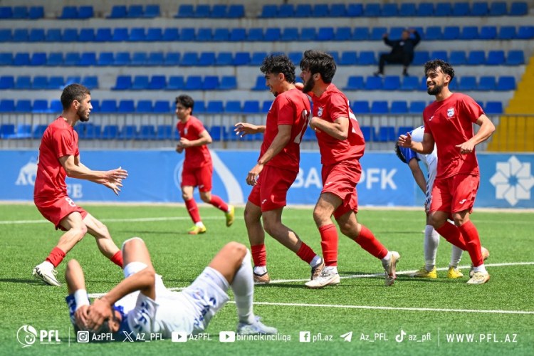 Kapitan bu “hədiyyə”yə o qədər “meyxoş” oldu, qeyri-etik jest etməkdən qalmadı - VİDEO