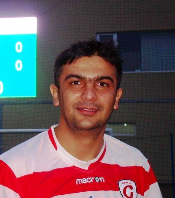 İkisi də təhqir etdi