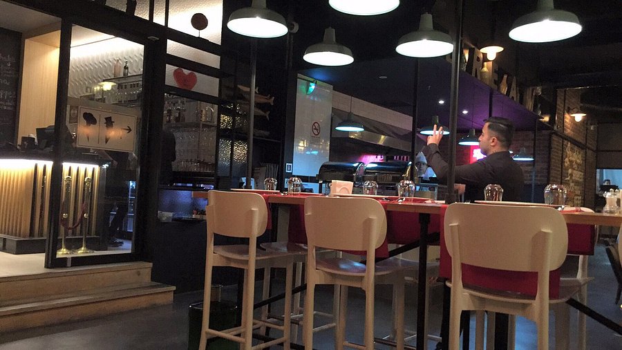 Prezident restoranı bağlatdırdı, ziyafət verdi, görün, nələr söylədi!