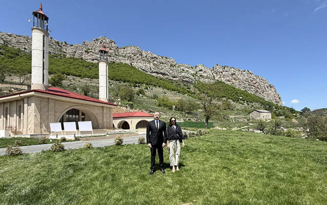 Prezident və xanımı Şuşada məscid açılışında - FOTOLAR