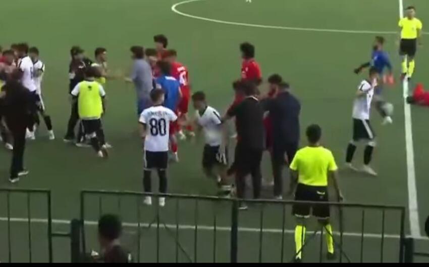 "Neftçi"nin rayondakı oyununda baş verən kütləvi davadan VİDEO