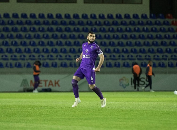 Premyer Liqa klubunun futbolçusu karyerasını başa vurur