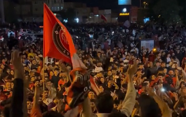 Güney Azərbaycan klubu kuboku aldı, Təbriz bayran yerinə döndü - VİDEO