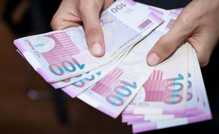 Prezident ilkə imza atan kluba 100 min manat bağışladı!