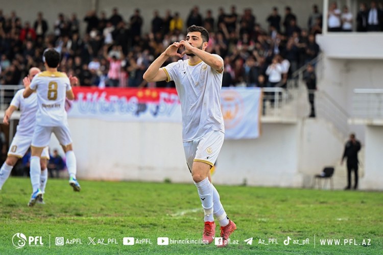 Azərbaycanda öz qapısına qol vuran futbolçunun halını görün… VİDEO