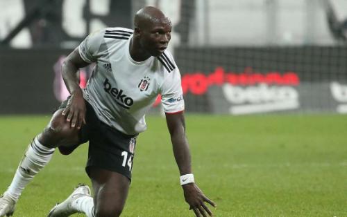 Məşhur hücumçunun “Qarabağ”a transferi “düyünə düşdü”?