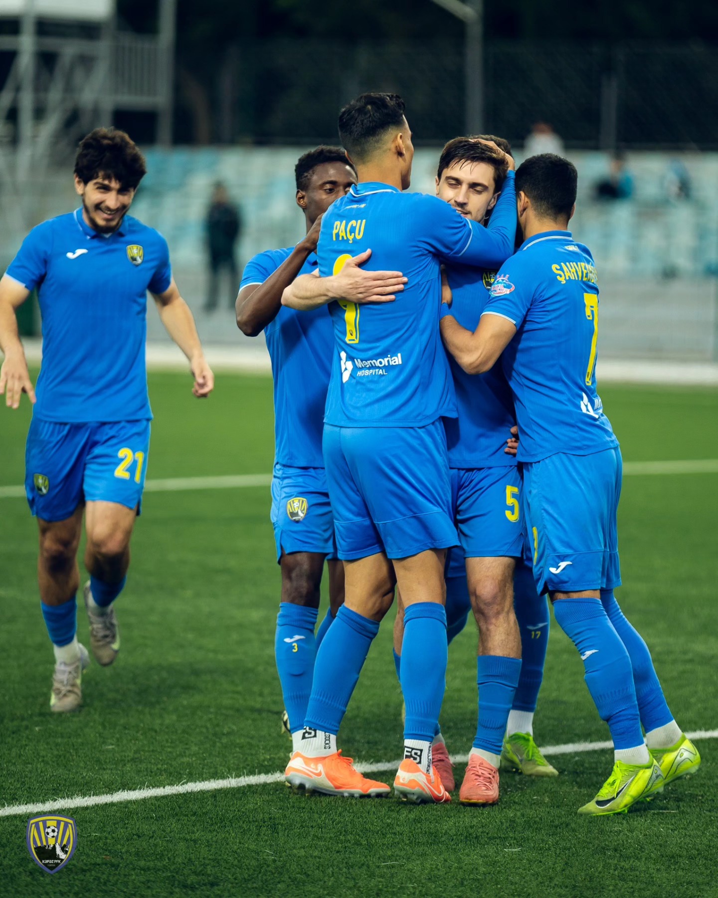 Baş məşqçisini göndərən klub 12 nəfəri də “qara siyahı”ya daxil etdi