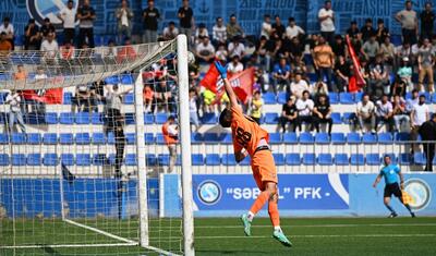Tanınmışlar "Difai"ni izləməyə gəldi: İki gözəl qol və 1000 manat…