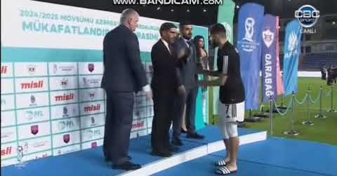 AFFA prezidenti boynuna medal taxmaq istədi, "Qarabağ"lı qoymadı - HƏMİN VİDEO