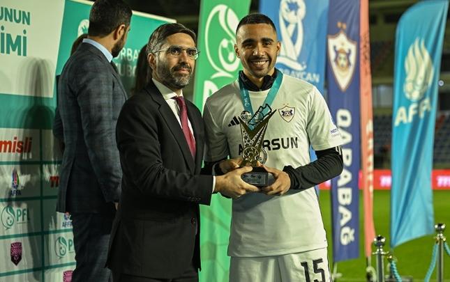 “Qarabağ”ın legionerinə xüsusi hədiyyə verdilər