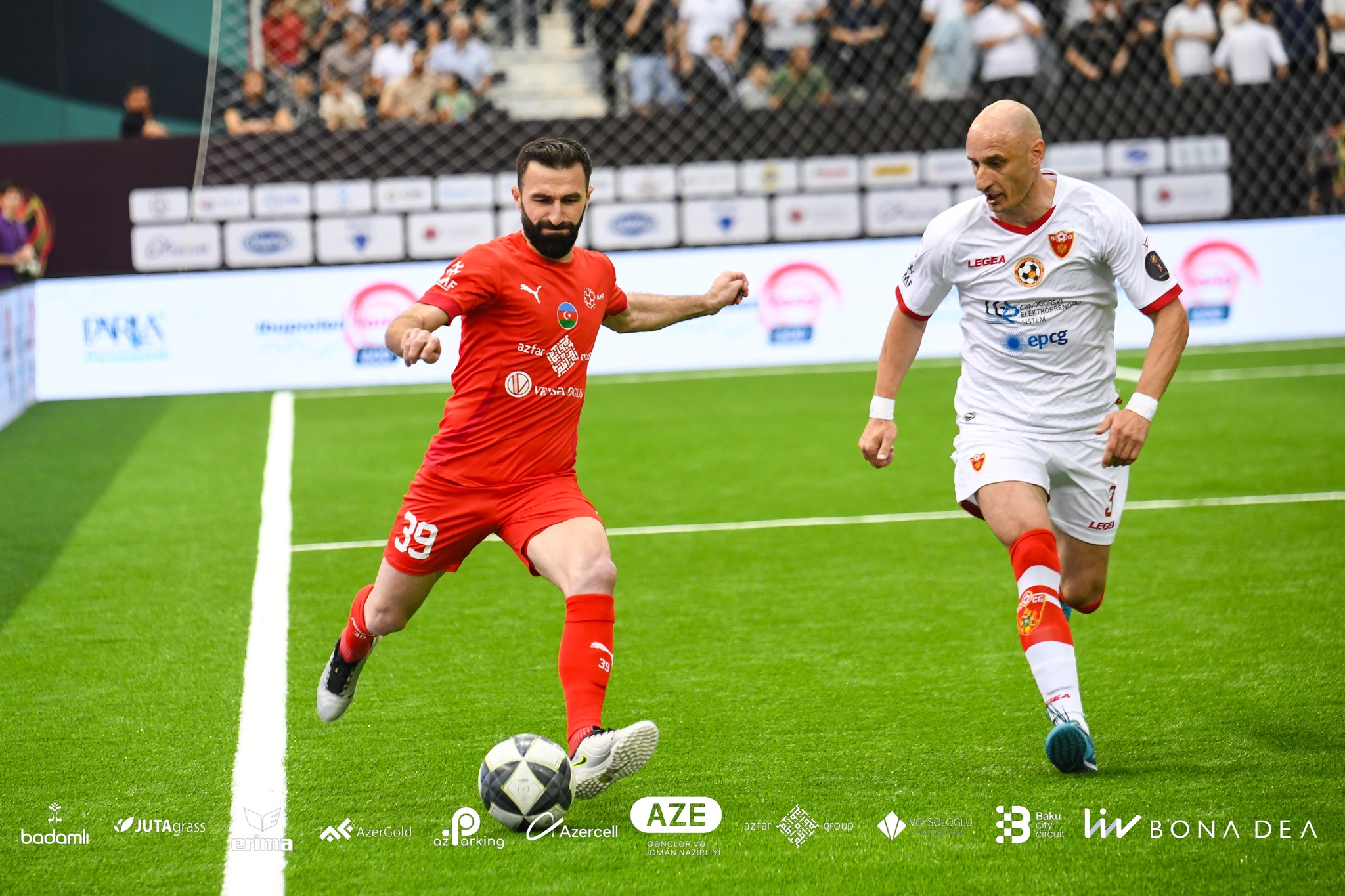 “Hisslərimi sözlə ifadə etməkdə çətinlik çəkirəm”