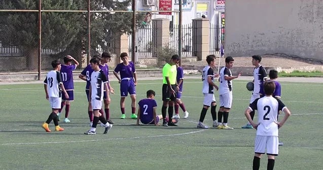 Azyaşlı futbolçuları vurduğu deyilən məşqçinin cəzası təxirə salındı