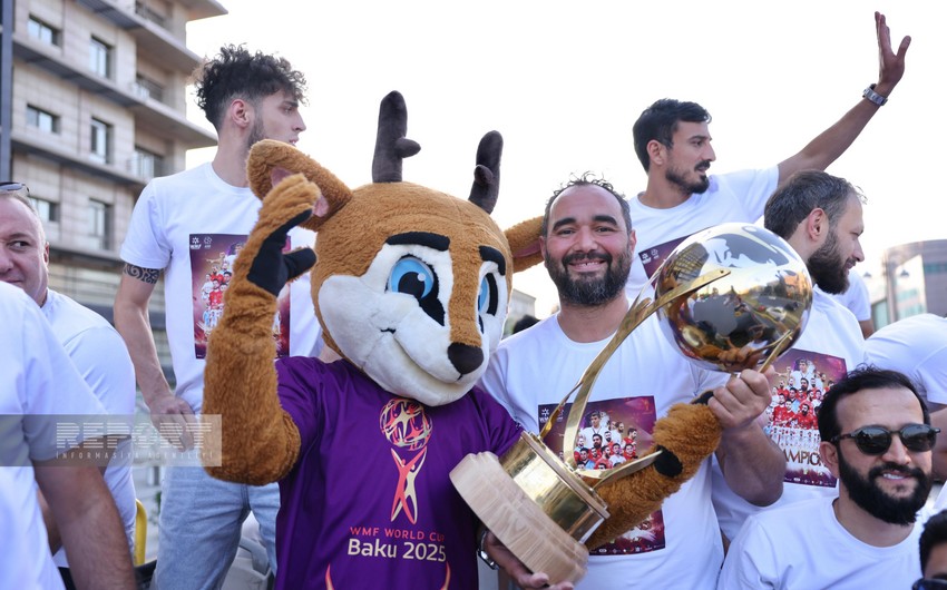 Dünya çempionu olan millinin Bakıda şəhər turu keçirildi