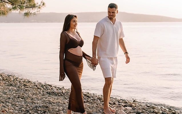 “Qarabağ”lı hamilə xanımı ilə dəniz sahilində - FOTOLAR
