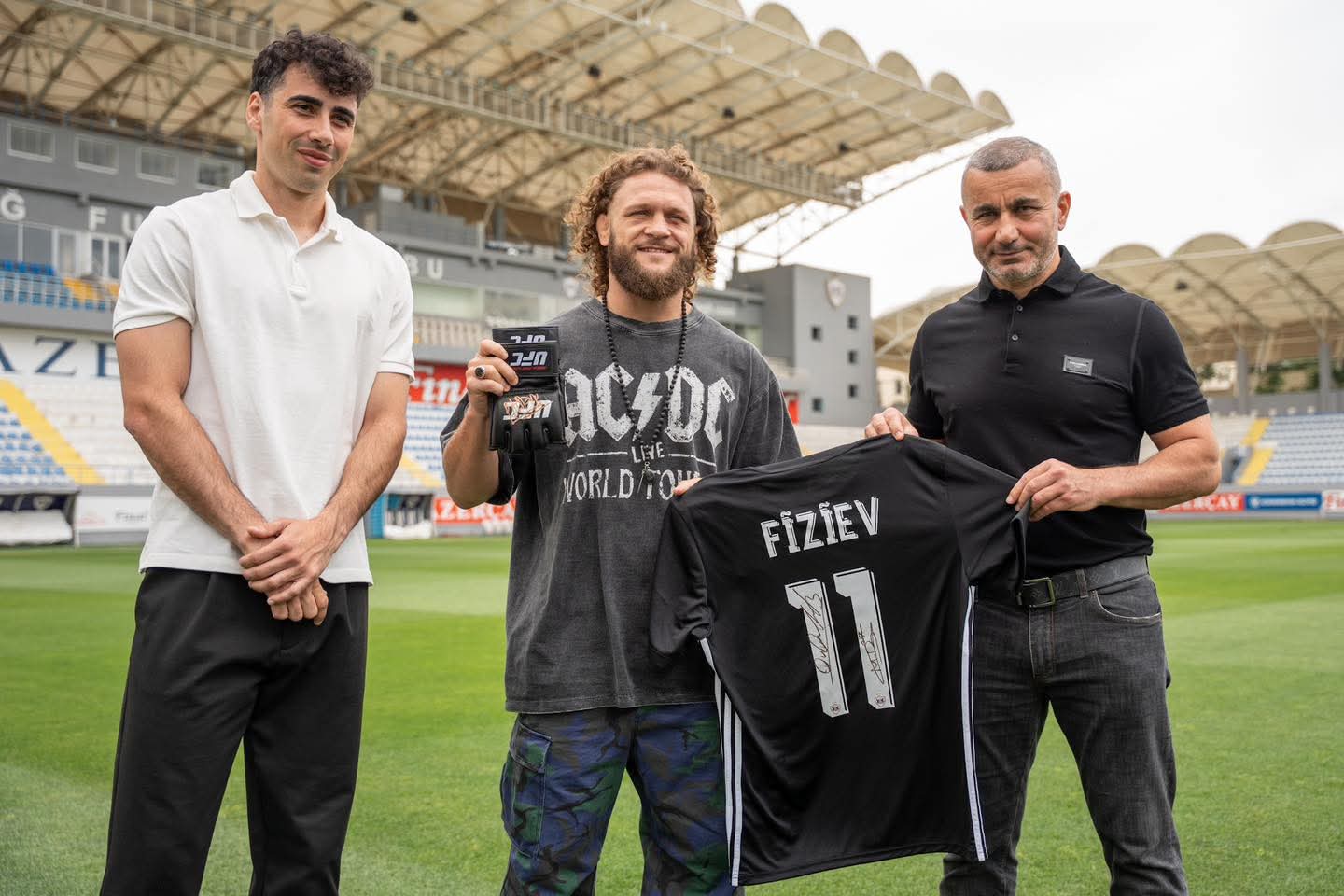 Məşhur döyüşçü “Qarabağ”ın düşərgəsində - FOTOLAR