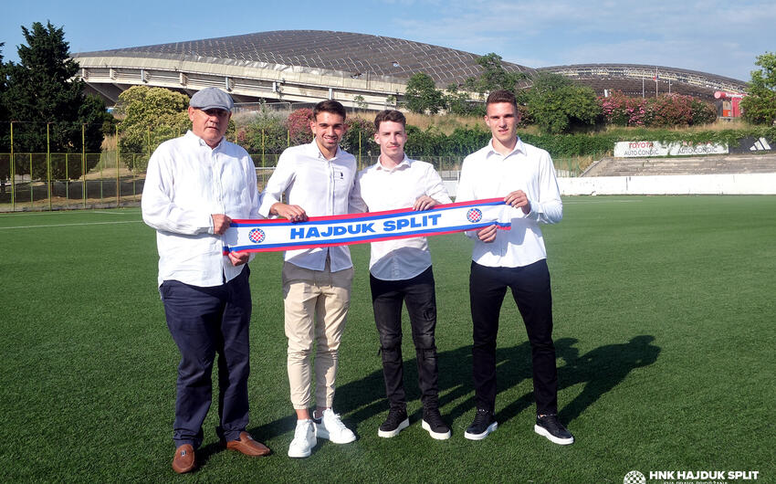 Üç yerli futbolçu ilə müqavilə bağladılar - 2-3 illik