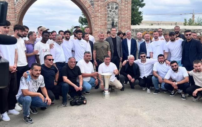 “Qarabağ”ın çempionluq kuboku “İmarət”də - FOTOLAR