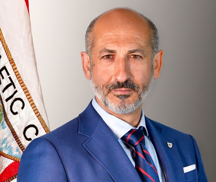 “Son illərdə özünü sanki yenicə varlanmış bir klub kimi aparır”