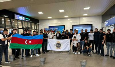 Qazaxıstanda zəfər qazanan idmançı Bakıda izdihamla qarşılandı - FOTOLAR