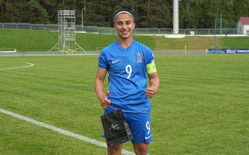 Azərbaycan millisinin iki futbolçusuna saat verildi