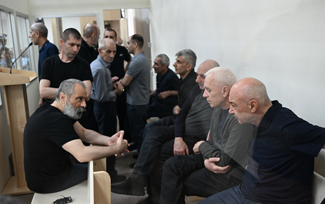 “İşğaldan əvvəl zəng vurub bizi təhqir edirdilər” - Məhkəmədən FOTOLAR