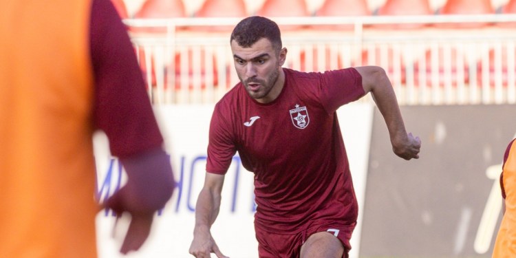 Yeni klubu azərbaycanlı futbolçuya şans vermədi, səfərdə bərabərə qaldılar