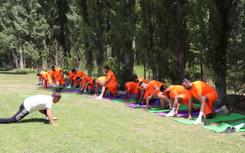 Millinin sabiq oyunçusu Premyer Liqaya qayıdan klubda - FOTO