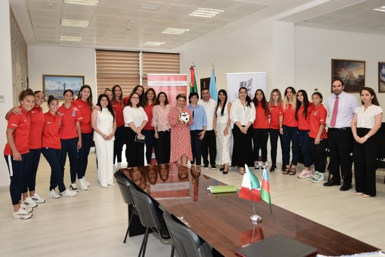 Azərbaycan milli komandasının üzvləri səfirlə görüşdü