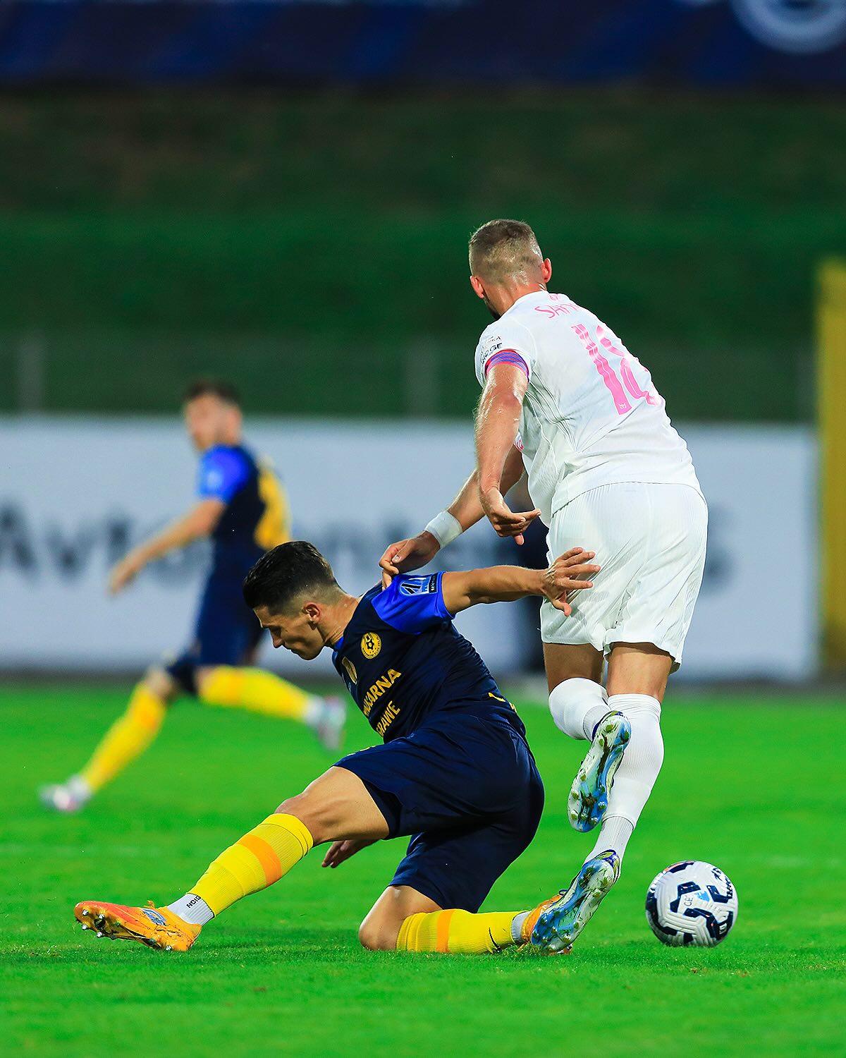 UEFA reytinqində hansı ölkələrdən geri qalırıq?