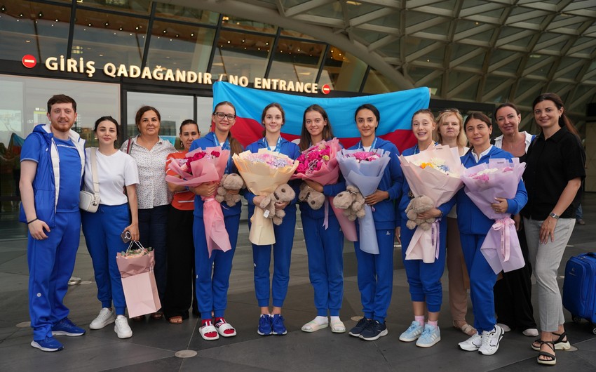 Universiadada böyük uğur qazanmış Azərbaycan bədii gimnastları vətən döndü