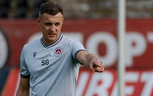 “O, mənə müraciət etməz, bilir ki, bu, dostluğumuza xələl gətirə bilər”