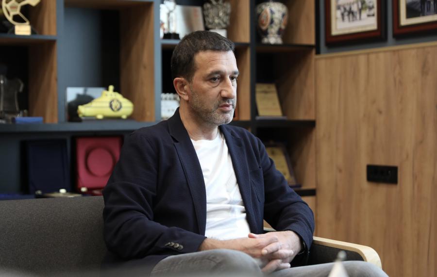 “Qarabağ”ın direktoru: “İstədiyimiz oyunçuları ya klubu buraxmır, ya özü gəlmək istəmir”