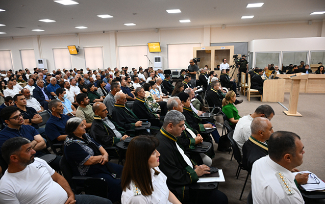 Özü köçkün, atası itkin düşüb - Zərərçəkənlər məhkəmədə danışdı: FOTOLAR