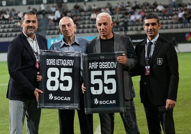 İki tanınmış futbol adamı "Neftçi"dən mükafat aldı