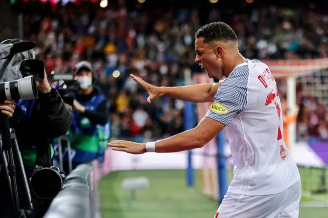 “Milan”ın hücumçusunu transfer etdi, dörd illik müqavilə imzaladı
