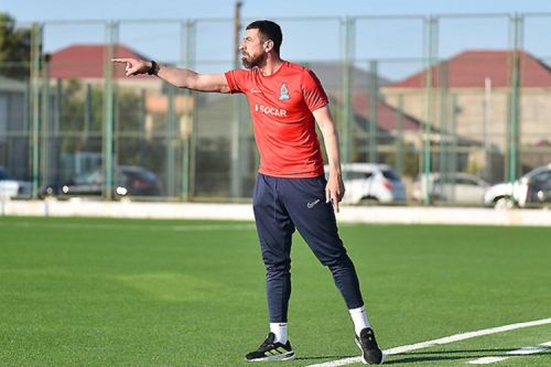 Azərbaycan futboluna sağlam təməl atan baş məşqçi kimdir?